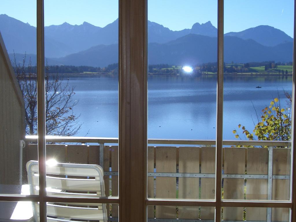 Gaestehaus Guggomos "Hopfen Am See" Füssen الغرفة الصورة